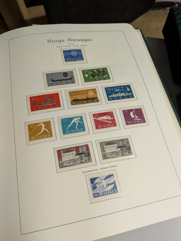 Norwegen, postfrische Sammlung aus ABO Bezug, 1960-95, im Leuchtturm Klemmbinder mit Schuber