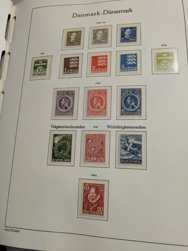 Dänemark, postfrische Sammlung im Leuchtturm Klemmbinder mit Schuber, von 1945 - 1995